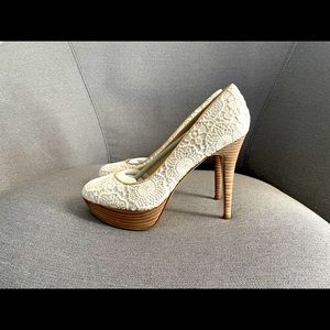 Bandolino Gaby Pump - Ivory Lace